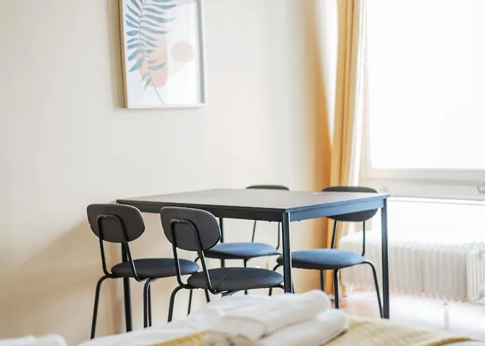 Next To Karlsplatz/karlskirche * Vienne
