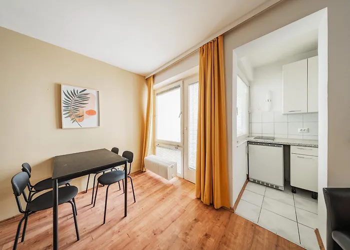 Next To Karlsplatz/karlskirche * Vienne